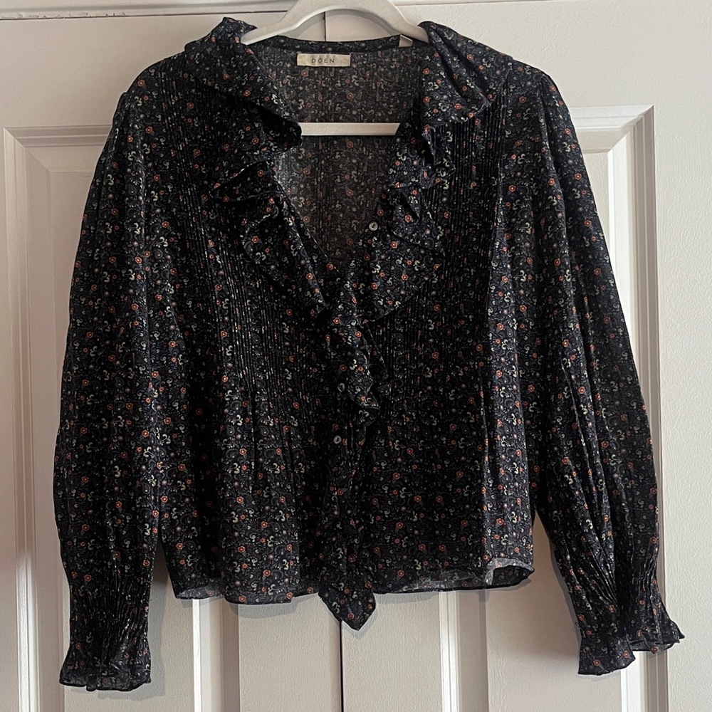 Doen Black Hardy Floral Ruffle Pintuck Blouse